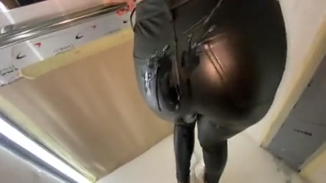 Horny Girl Who Hasn't Been Fucked in Ages Gives It Up to a Stranger in a Public Elevator